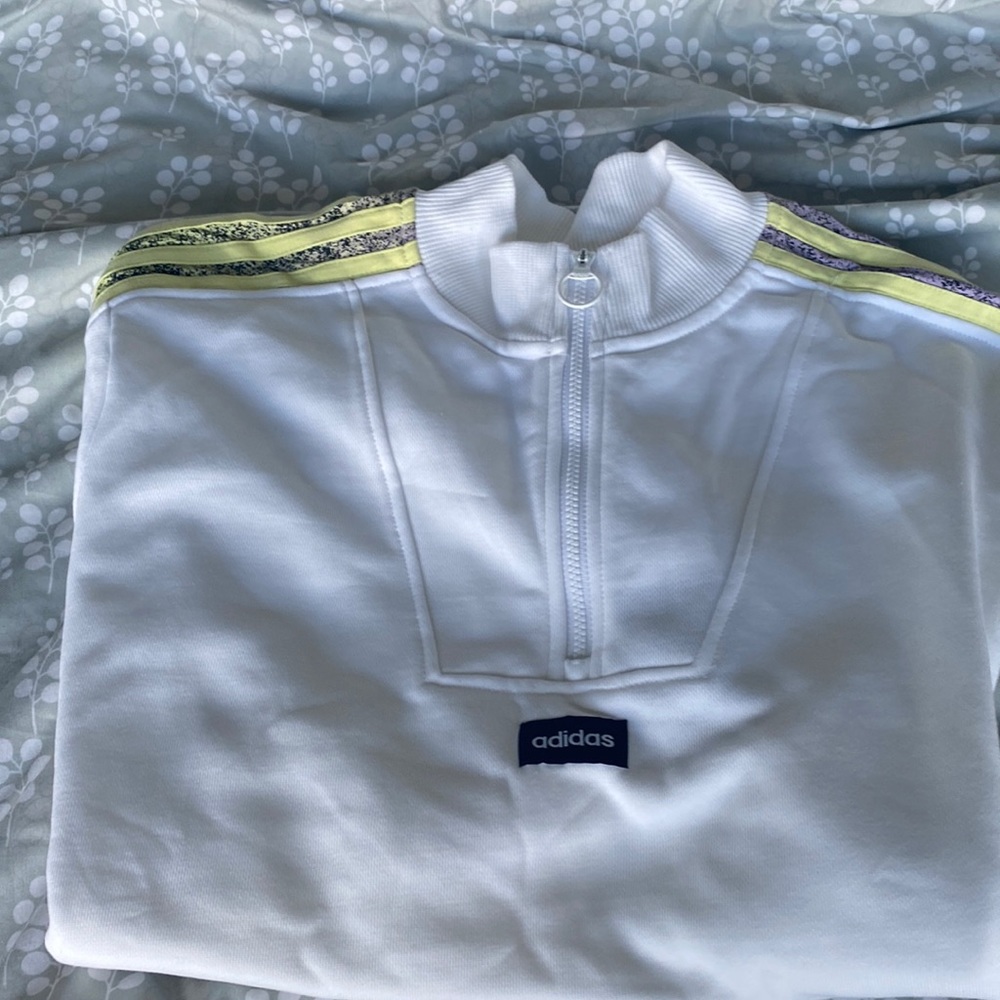Woman’s quarter zip sweatshirt nwt